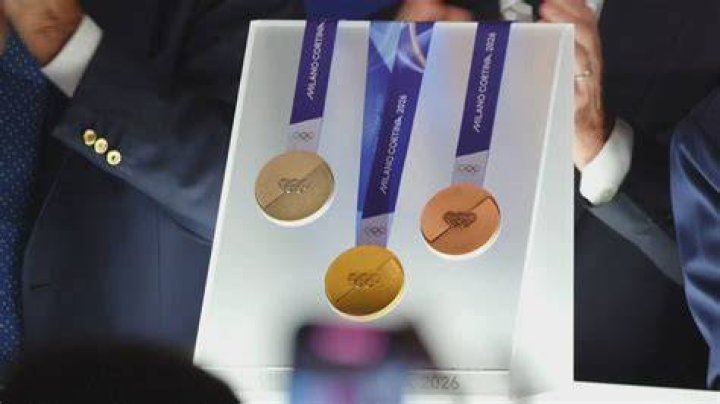 The 2018 Winter Olympics gold medalist, Lee Stecklein holds $700,000 as a net worth; Is she in a relationship?