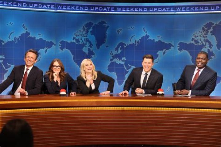 Tina Fey Says This Celebrity Guest Was a "Disaster" On "SNL"