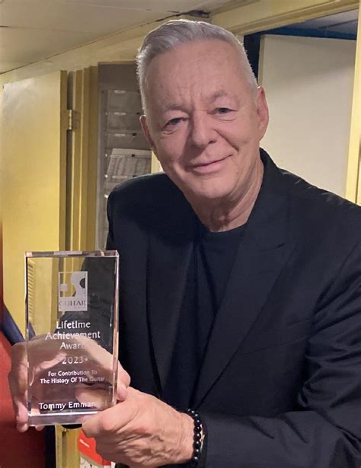 Tommy Emmanuel Announces 2024 Tour Dates & Receives National Guitar Museum Lifetime Achievement Award