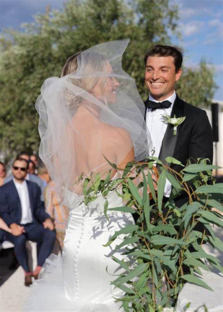 Troy Merritt's Wife Courtney Merritt Bio, Married Life, Husband, Children, & Net Worth