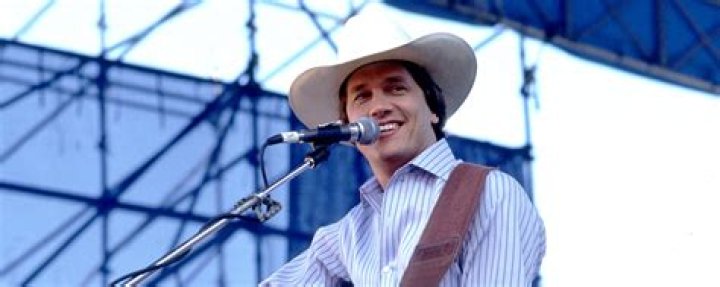 What Was George Strait’s First Song? 