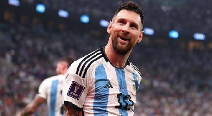 Who is Luis Chavez? Net worth, Biography, Salary, Relationship Status, Contract, Earnings and World Cup 2022